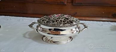 piccolo portaoggetti in peltro ricoperto in argent