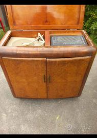 Radio giradischi vintage anni ‘50 in mobile legno
