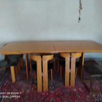 Tavolo in legno massiccio (senza sedie)