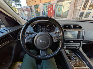 JAGUAR F-Pace 2.0 D in garanzia