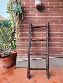 Scaletta decorativa in legno effetto rustico 