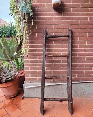 Scaletta decorativa in legno effetto rustico 