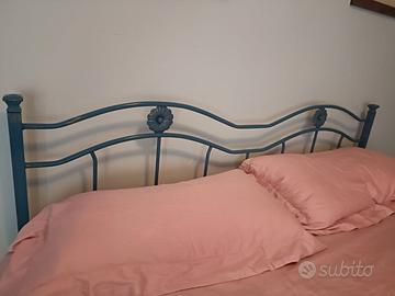 Letto in ferro battuto blu lungo