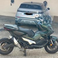 Verde militare con qualche graffio