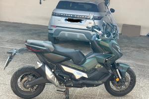 Verde militare con qualche graffio