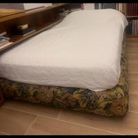 Letto alla francese tessuto floreale