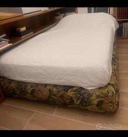 Letto alla francese tessuto floreale