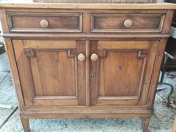 Vecchia credenza piccole dimensioni per decapare 
