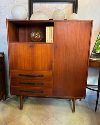 Mobile in teak