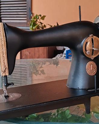 macchina da cucire  vintage per arredo