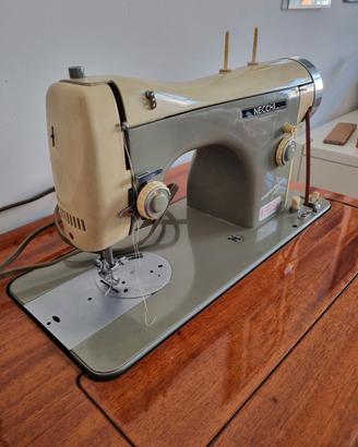 Macchina da cucire Necchi 267 con mobile originale