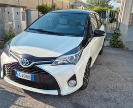 Toyota Yaris white edition