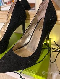 Scarpe con tacco e brillantini