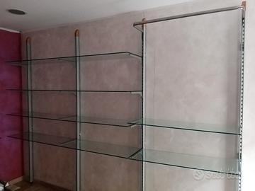 Arredamento negozio abbigliamento 