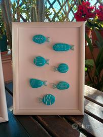 Quadretto con pesciolini di sassi 