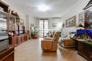 QUADRILOCALE RISTRUTTURATO CON BOX DI 43 MQ