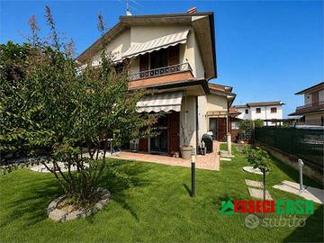 Villa di 135 m² con 4 locali e box auto a Arzago d