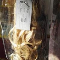 Toupet biondo con fermacoda a scatto