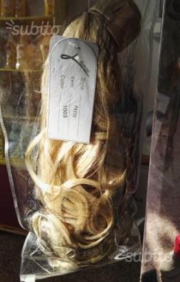 Toupet biondo con fermacoda a scatto