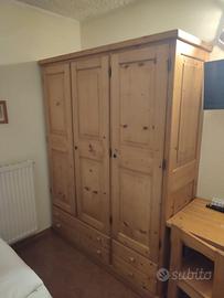 Armadio in abete massiccio