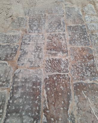 Basole in pietra 105 mq 60 euro mq 