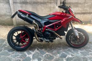 Hypermotard 821