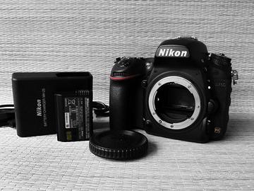 NIKON D750 -Reflex Full frame Con Soli 3700 Scatti