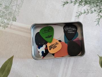 capotasti mobili, accordatore, plettri