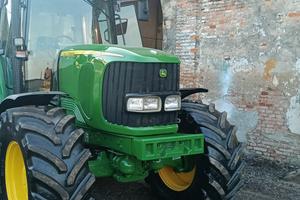 Trattore John Deere 6820