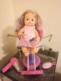 Bambola dalla parrucchiera 