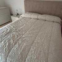 Letto matrimoniale imbottito con contenitore