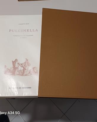 Libro "Pulcinella" Benedetto Croce  Ediz. Speciale