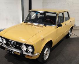 Alfa Romeo Giulia NUOVA SUPER 1300 GIALLO PIPER