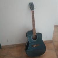 chitarra acustica nera