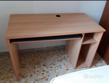 Scrivania per uso pc e portatastiera scorrevole