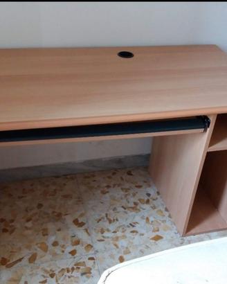 Scrivania per uso pc e portatastiera scorrevole