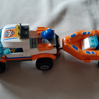 Fuoristrada arancio guardia costiera e gommone