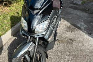 Yamaha xmax 125