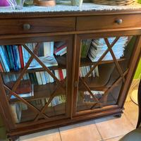 Mobile con ante a vetro