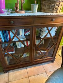 Mobile con ante a vetro