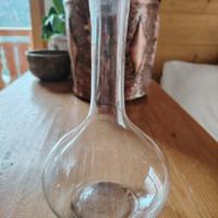Antico decanter in vetro soffiato a mano