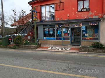 Magazzino commerciale su piano lago