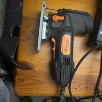 Seghetto alternativo e levigatrice per legno