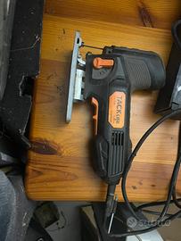 Seghetto alternativo e levigatrice per legno