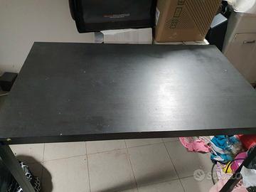 Tavoli di colore nero misura 125 x75