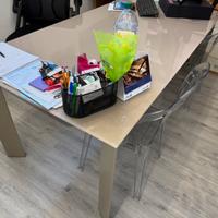 Tavolo in vetro allungabile