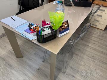 Tavolo in vetro allungabile