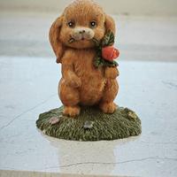 Statuetta in resina coniglio romantico con Rosa