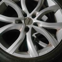 cerchi in lega con  pneumatici 225 40 18