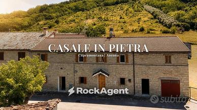 Rustico / Casale di 209 m² con più di 5 locali e b